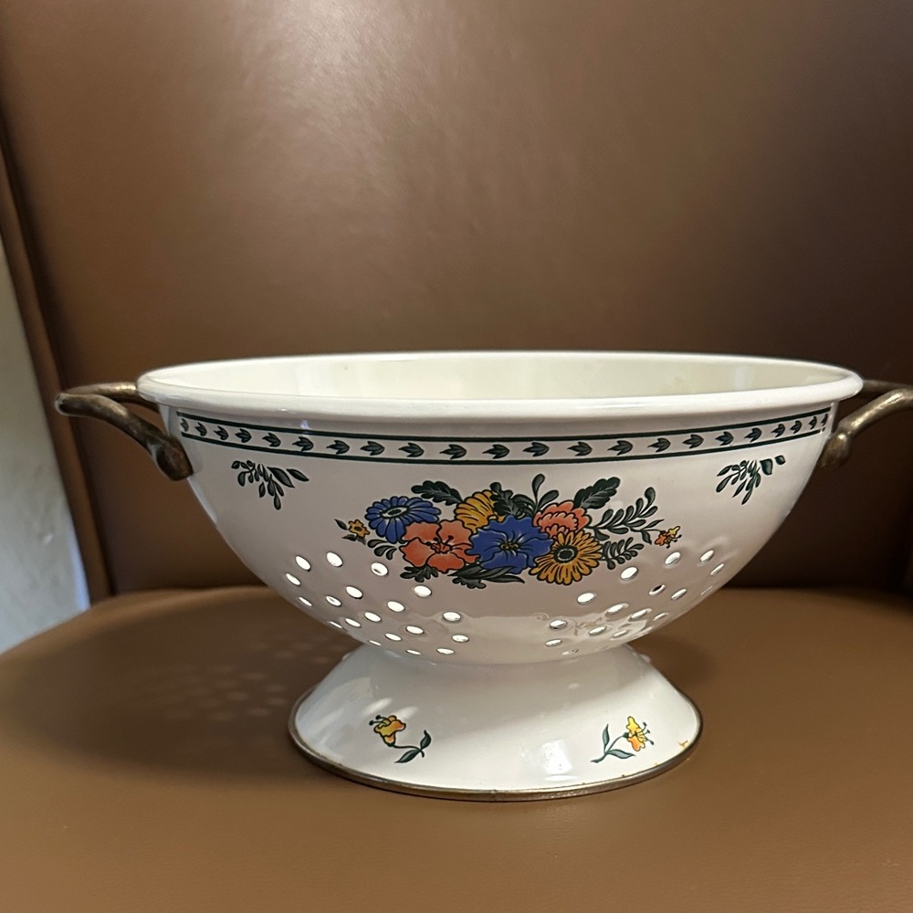 Vintage Kamenstein Inc. Metal Colander/Strainer